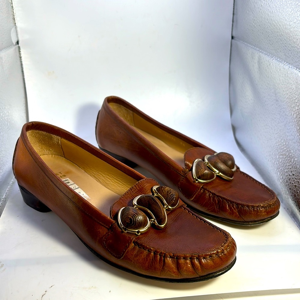 Stuart Weitzman Slip On Leather Loafers size 7 in great condition